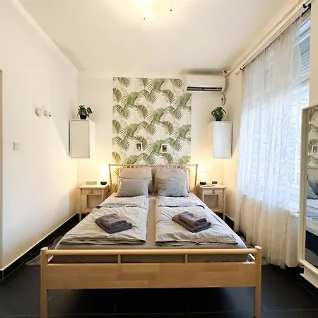 Skyline - Stylish With View & Ac Apartamento Budapeste