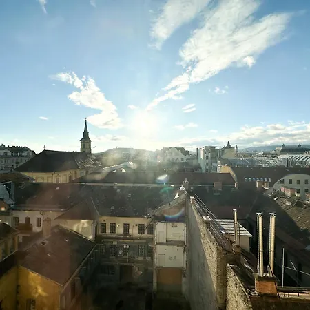 Skyline - Stylish With View & Ac Apartamento