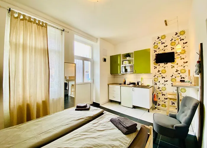 Skyline - Stylish With View & Ac